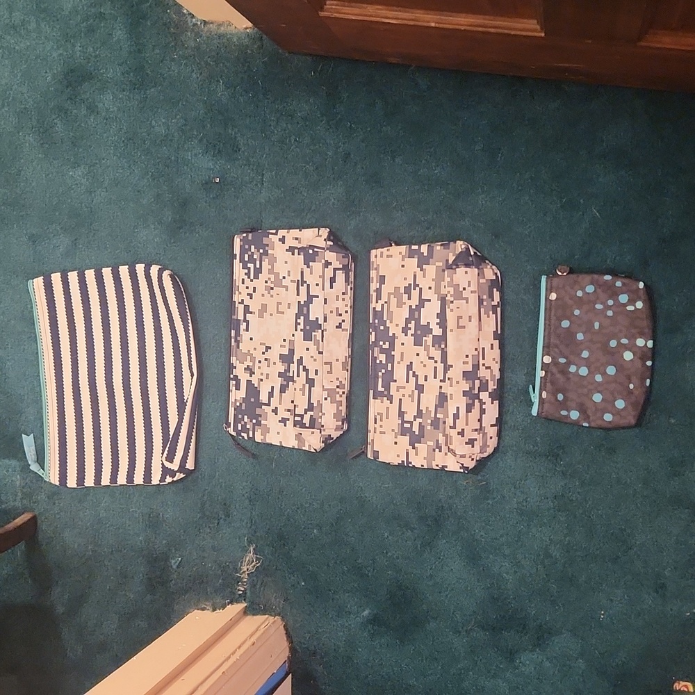 4 Thirty-one accessory bags